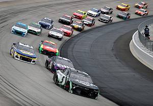 Kyle Larson leads the field in the Drydene 400 at Dover International Speedway, May 2021.